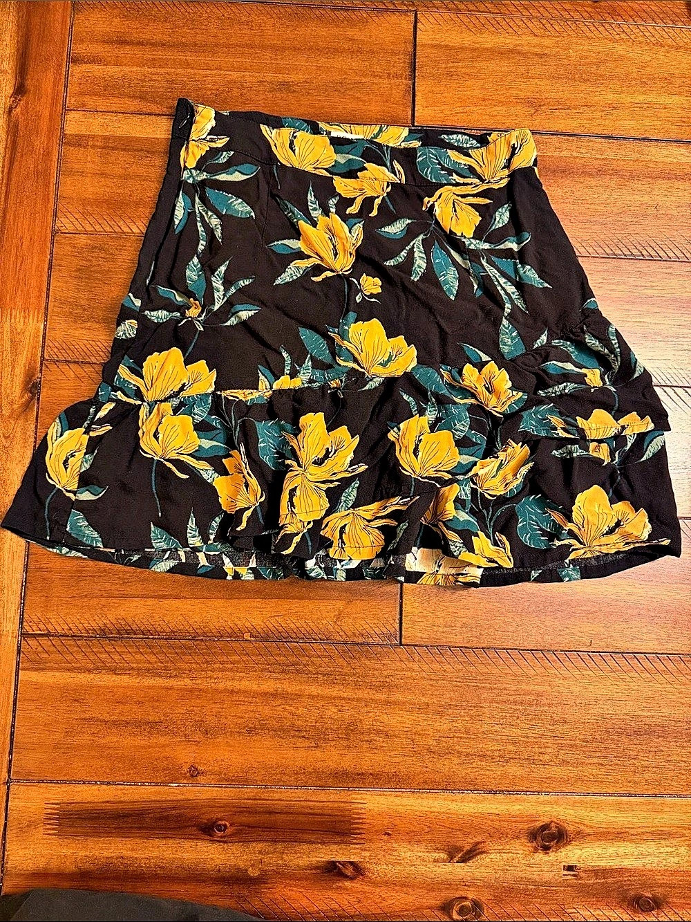Roxy Floral Mini Skirt Size Medium Black & Yellow